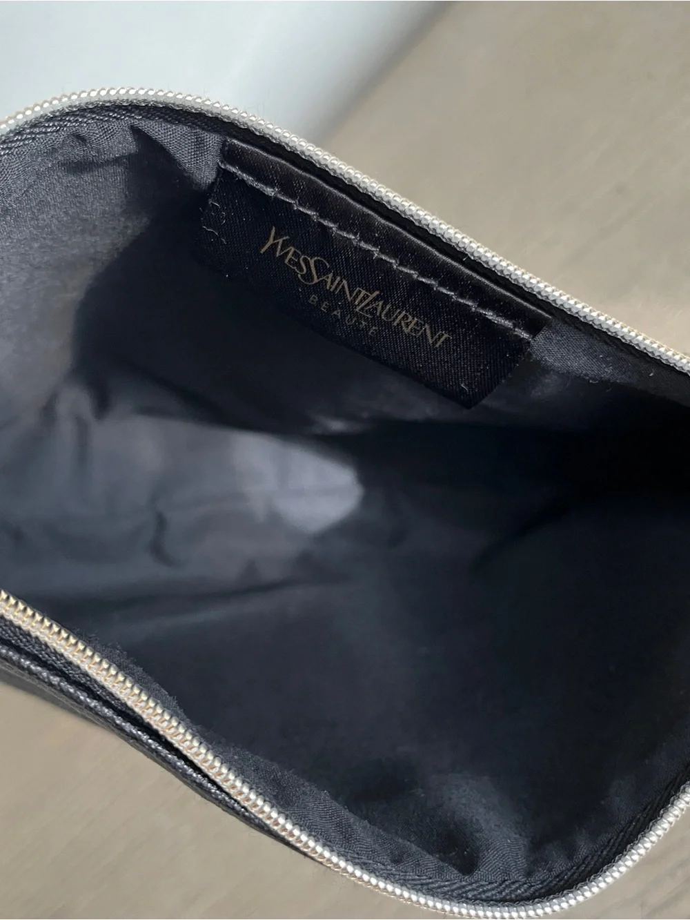 Authentic YSL Yves Saint Laurent Beauté Black Makeup / Parfum Pouch Zip Clutch